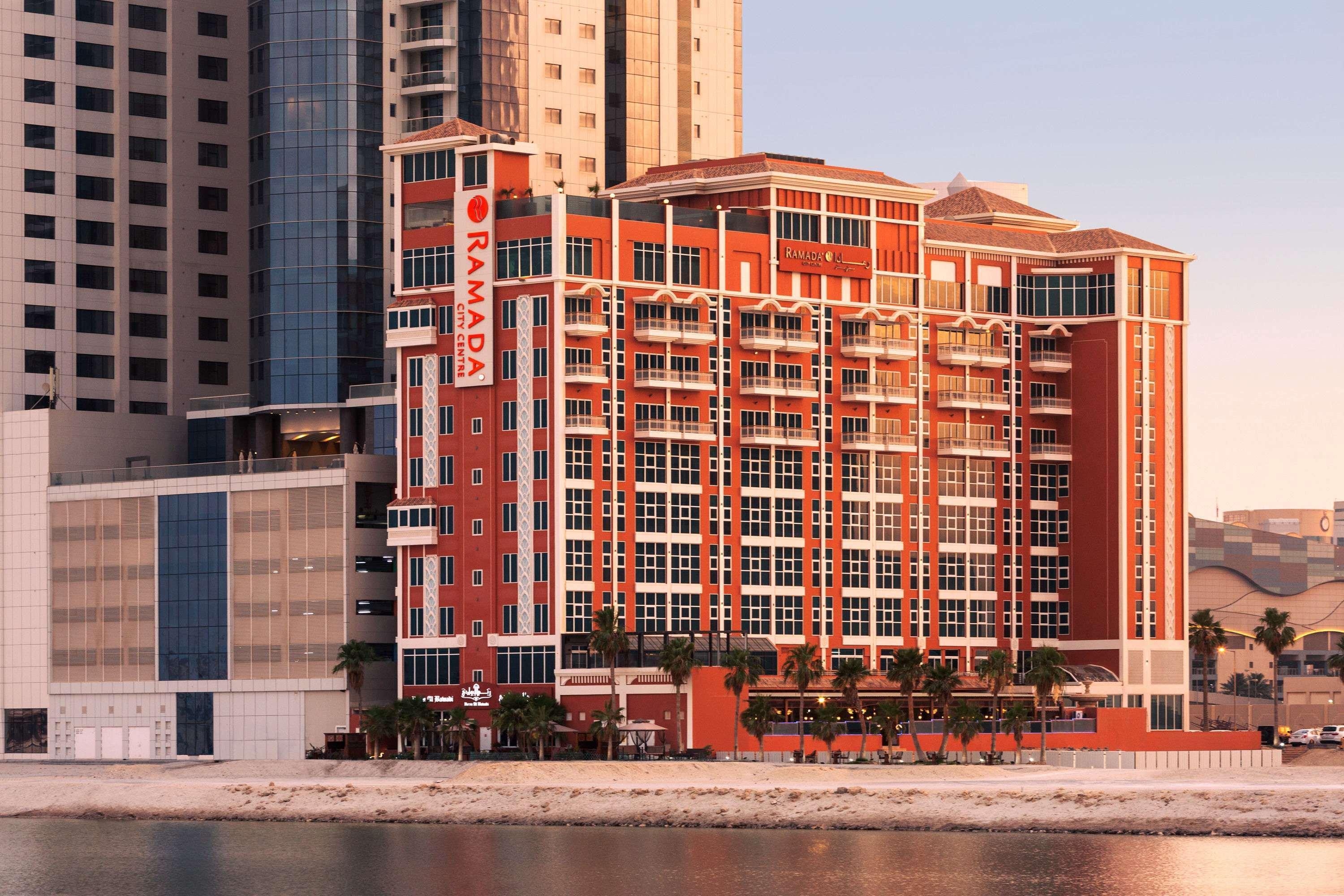 Ramada By Wyndham Manama City Centre Exterior foto