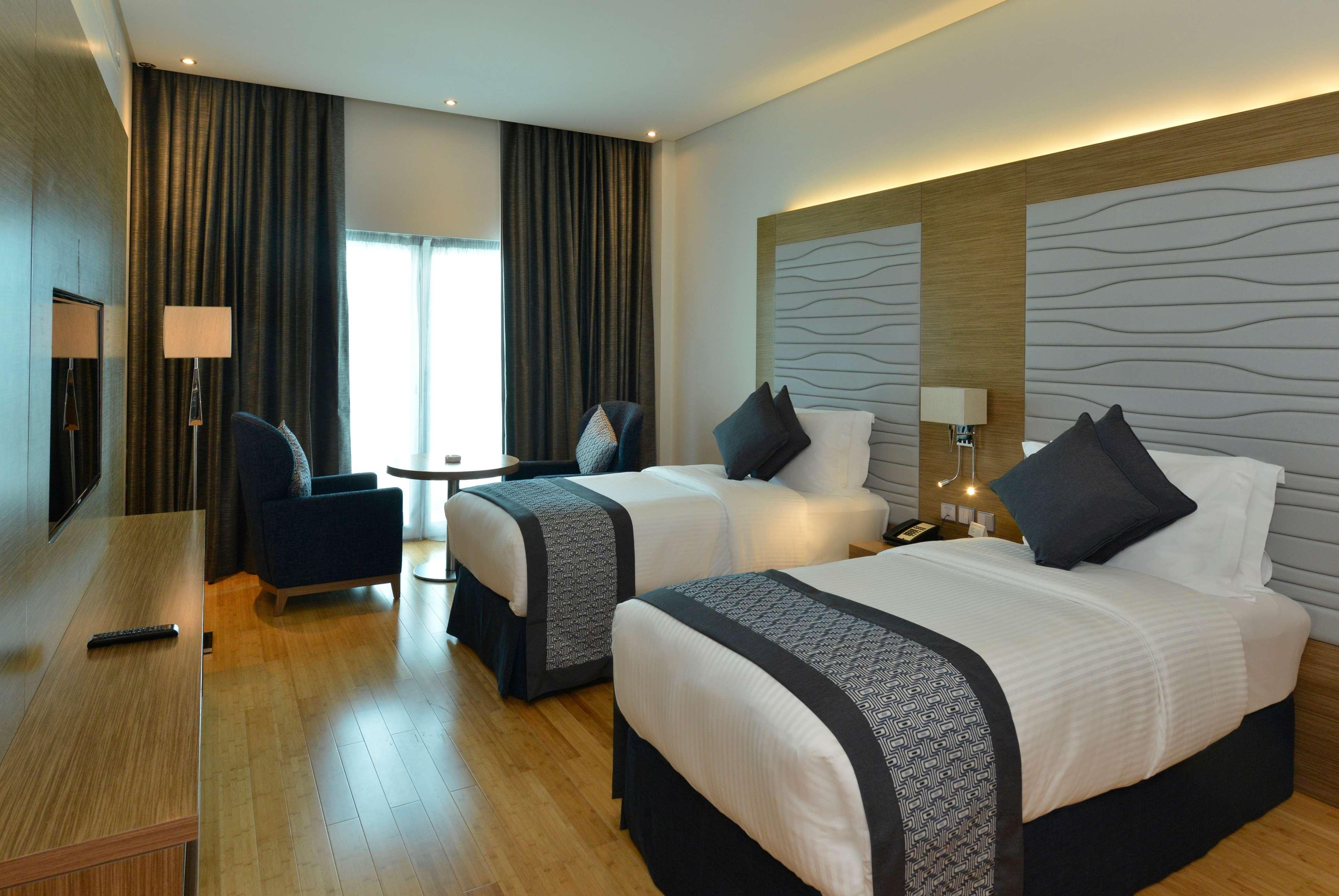 Ramada By Wyndham Manama City Centre Exterior foto