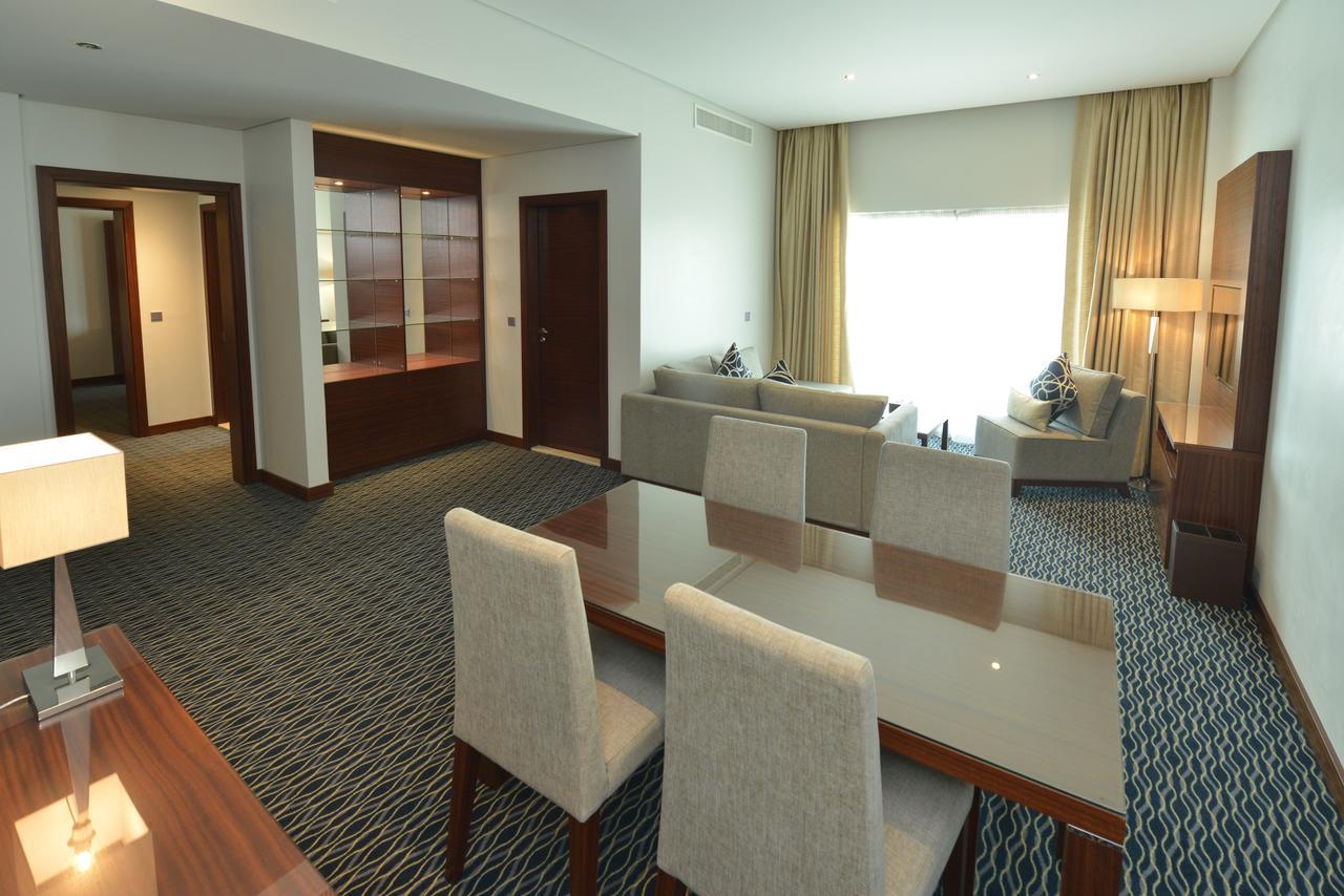 Ramada By Wyndham Manama City Centre Exterior foto