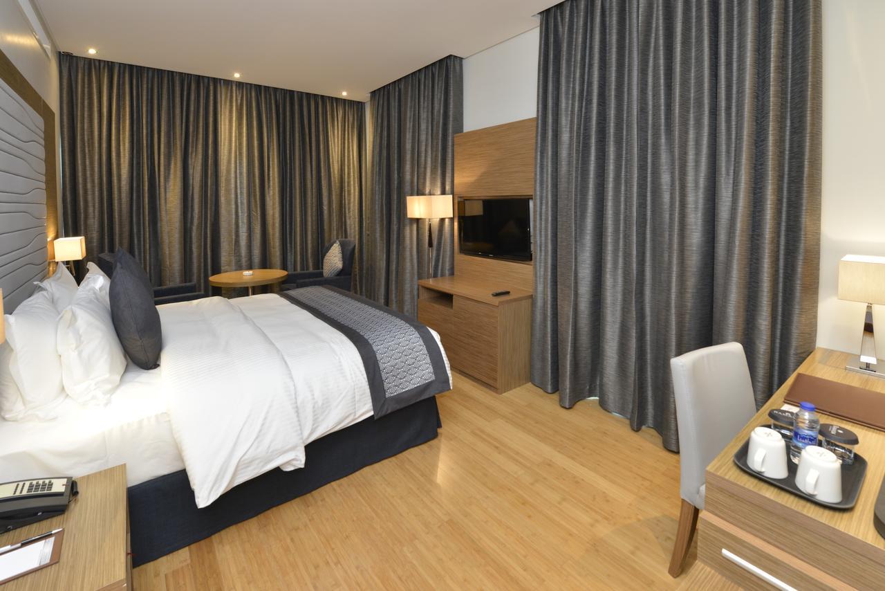 Ramada By Wyndham Manama City Centre Exterior foto