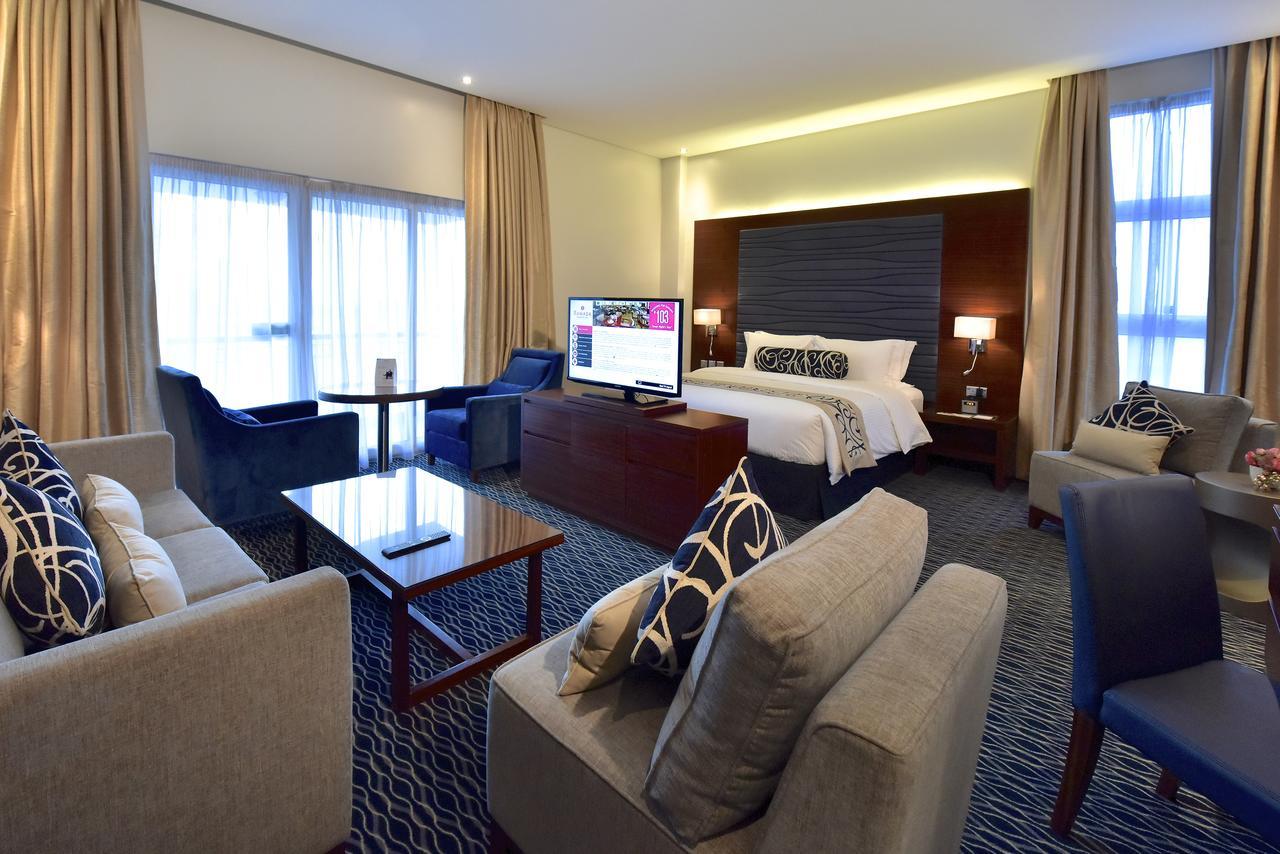 Ramada By Wyndham Manama City Centre Exterior foto