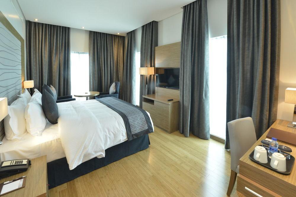 Ramada By Wyndham Manama City Centre Exterior foto